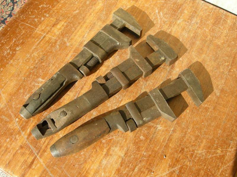 lot 11 image: Antique Adjustable - Monkey - Pipe Wrenches