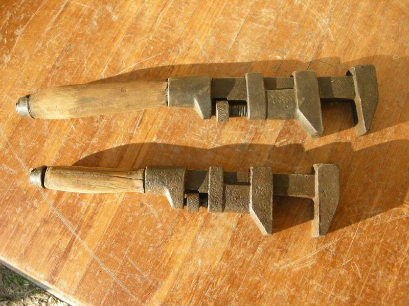 lot 18 image: Antique Adjustable - Monkey - Pipe Wrenches