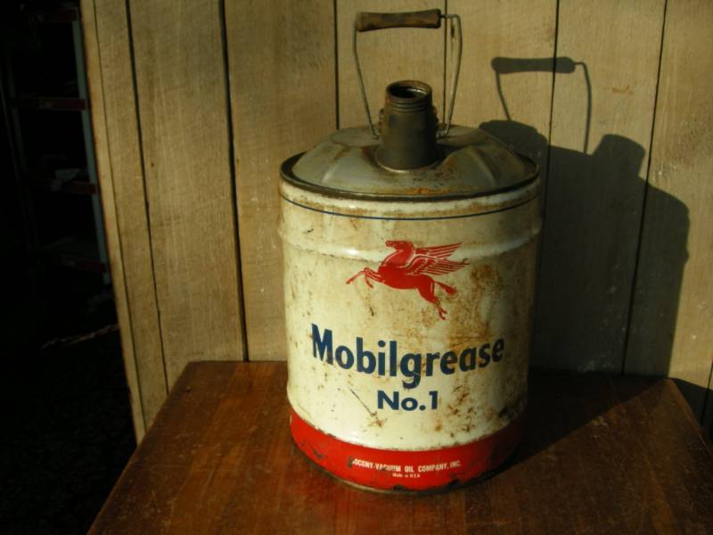 lot 21 image: Vintage Mobilgrease Can