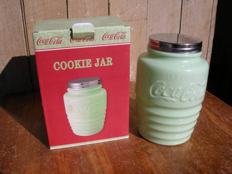 lot 26 image: Coca-Cola Jadite Cookie Jar
