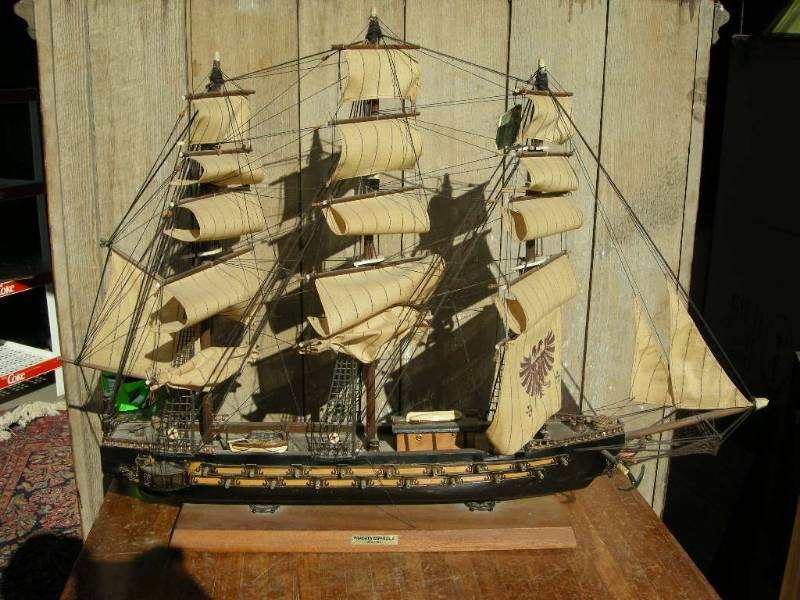 lot 32 image: Vintage Wooden ship - Fragata Espanola