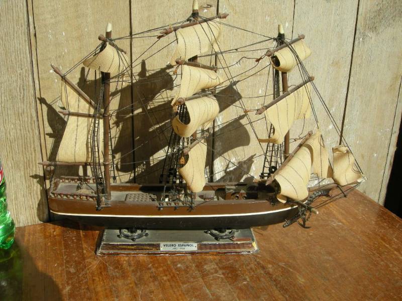 lot 31 image: Vintage Wooden Ship - Velero Espanol