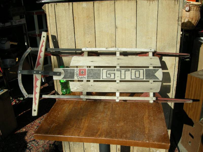 lot 37 image: Vintage Runner Sled