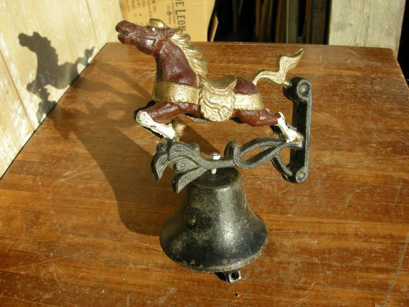 lot 47 image: Cast Iron Horse Bell