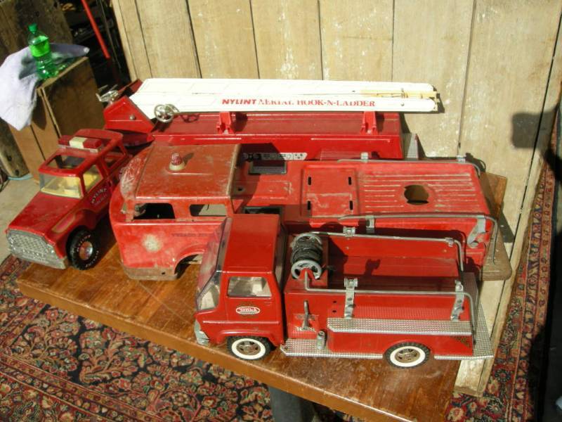 lot 56 image: Vintage Pressed Steel Firetruck Group