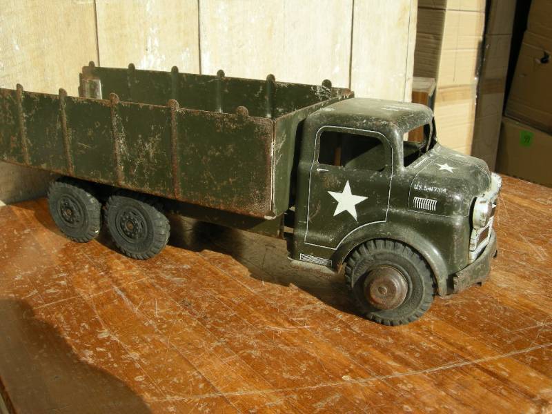 lot 57 image: Vintage Marx Luman Military Truck