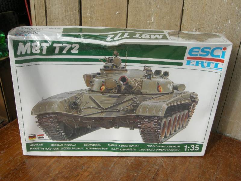 lot 65 image: Ertl Esci MBT T72 Tank Model
