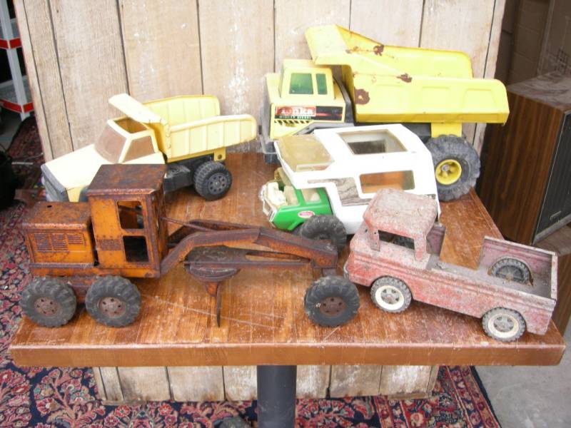 lot 68 image: Vintage Tonka, Structo Group
