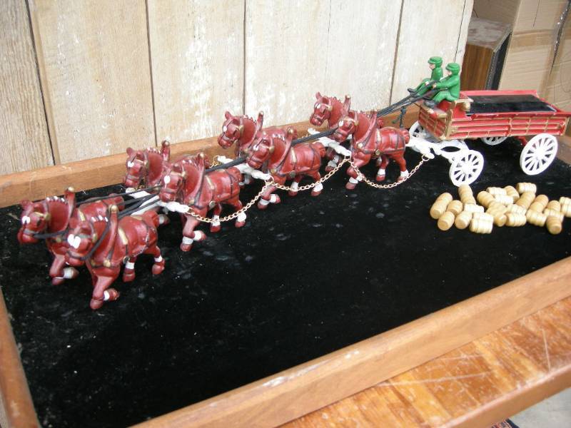 lot 69 image: Cast Iron Clydesdale - Beer Wagon