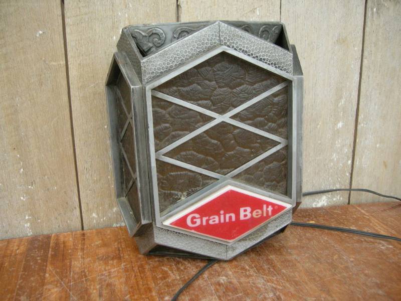 lot 71 image: Vintage Grain Belt Light