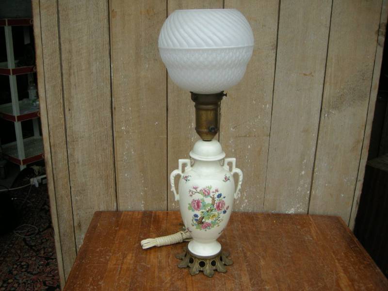 lot 80 image: Antique electric Lamp