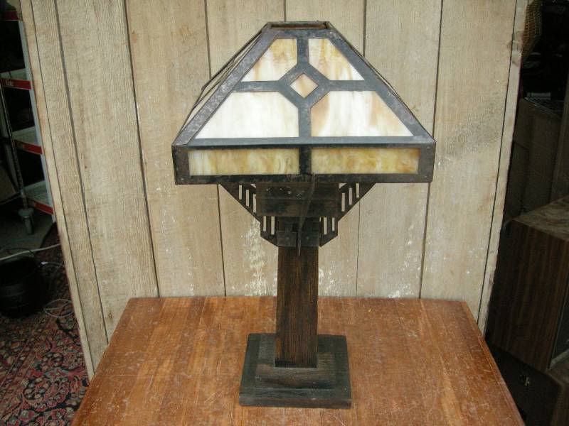 lot 81 image: Antique Arts & Crafts Mission Slag Glass Oil Lamp
