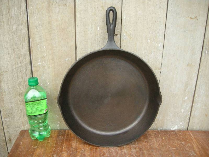 lot 87 image: Vintage Lodge #10 Cast Iron Pan