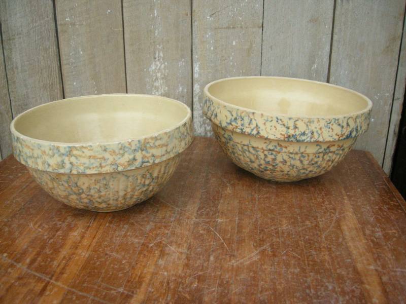 lot 90 image: 2 Red Wing Sponge Ware Bowls