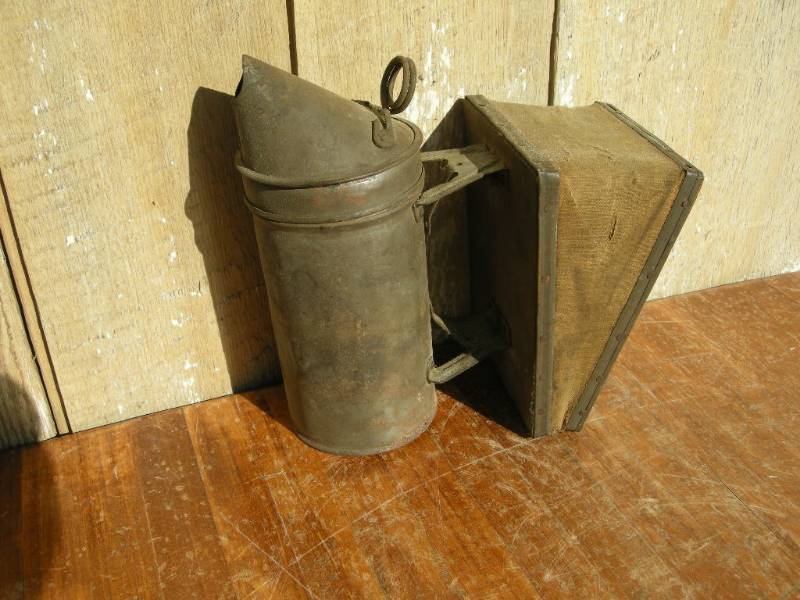 lot 102 image: Vintage Beehive Smoker