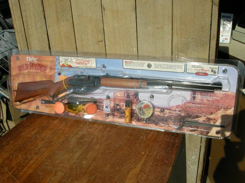 lot 106 image: Daisy Red Rider BB Gun Set NIB