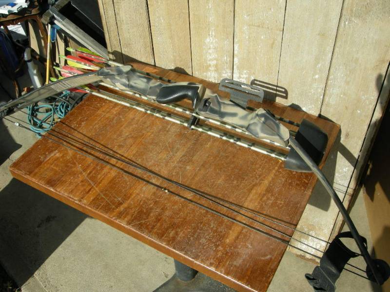 lot 108 image: Bear Archery Black Bear Compound Bow, Arrows