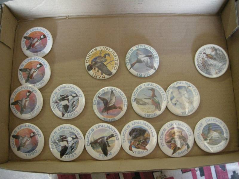 lot 119 image: Ducks Unlimited Buttons