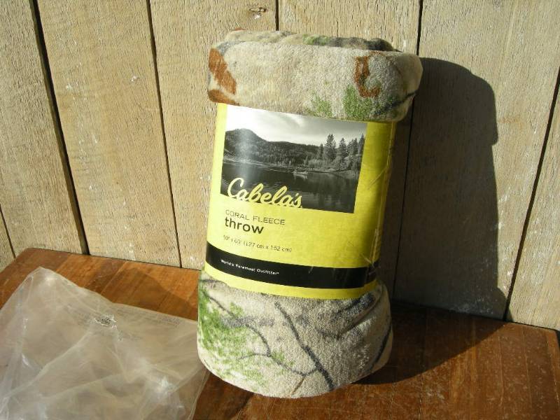 lot 120 image: Cabelas Coral Fleece Throw