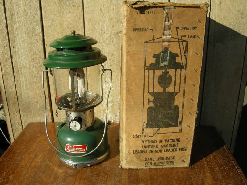 lot 127 image: Vintage Coleman 220F Gas Lantern