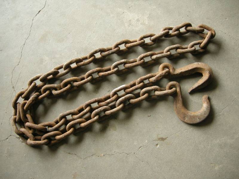 lot 137 image: 9 Heavy Duty Log Chain