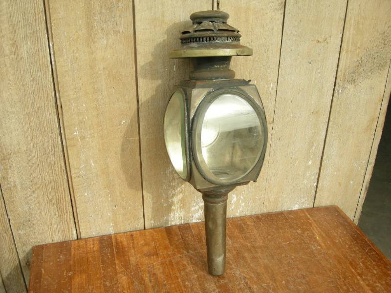 lot 142 image: Antique Horse-Drawn Carriage Oil Lamp