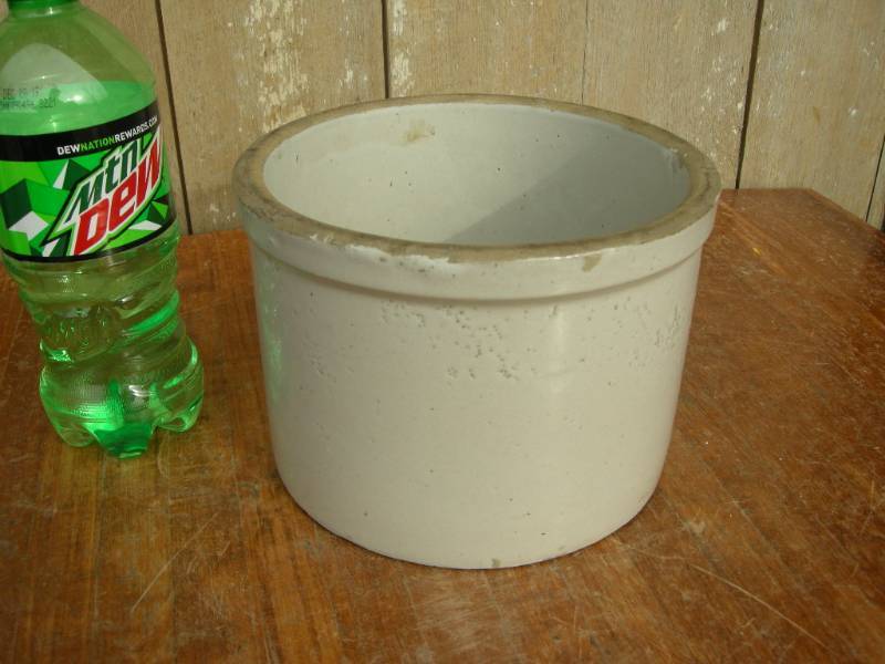 lot 148 image: Antique ButterLard Crock