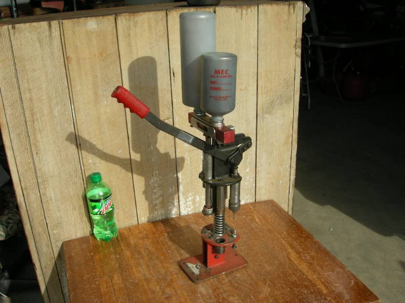 lot 153 image: MEC 600 Jr. Shotshell Reloader