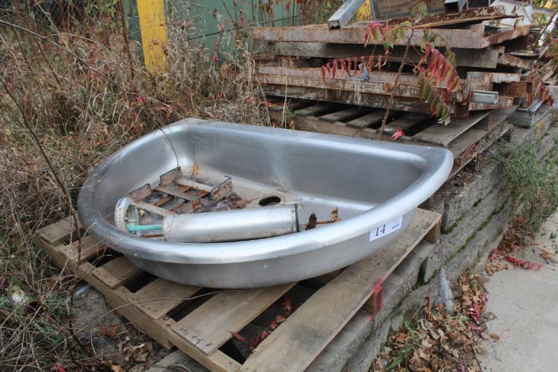 lot 14 image: Stainless Steel Half-Moon Metal Tub