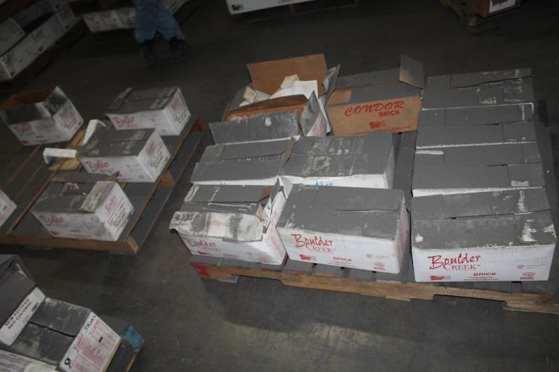 lot 68 image: Lot of (96) Boulder Creek New Pattern Silver Mist 90 Degree Corners, New Pattern Antique Buff 90 Degree Corners