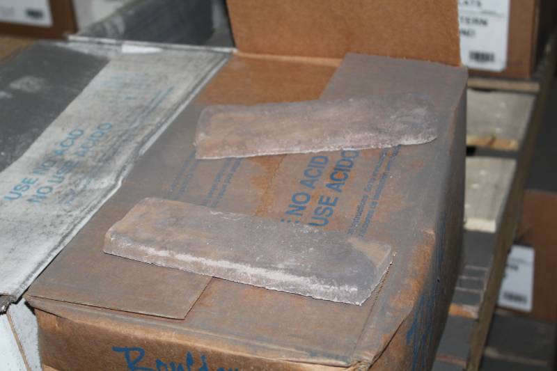 lot 100 image: Lot of (27 Boxes) Boulder Creek Used Pattern Cortland Flats