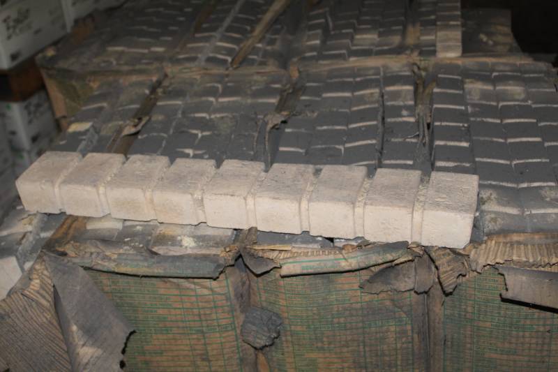 lot 114 image: Lot of (8 Boxes) Boulder Creek Rollock Lexington 24x4x2in.