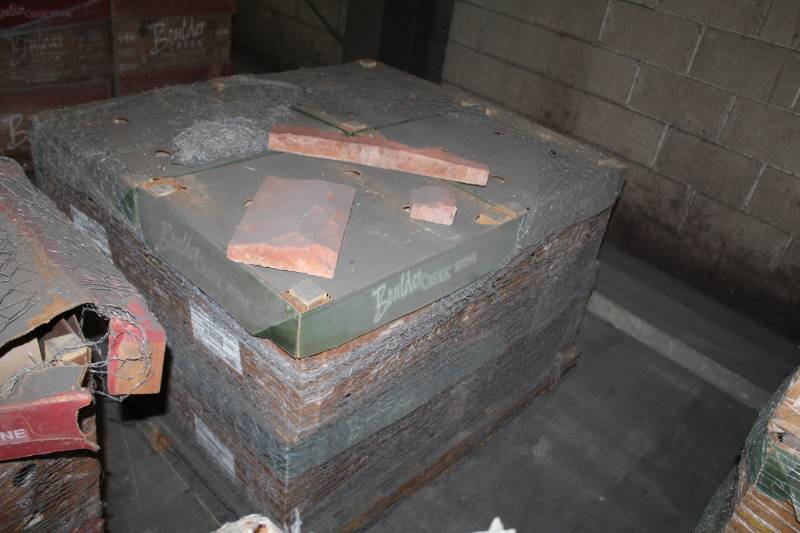 lot 189 image: Lot of (8 Boxes) Boulder Creek Sangria Auburn Flats