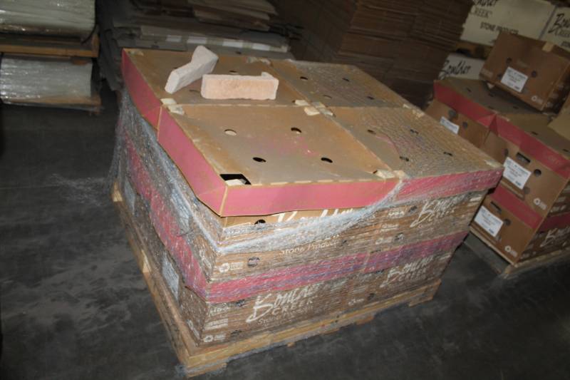 lot 211 image: Lot of (8 Boxes) Boulder Creek Bluff Stone Sunset 90 Degree Corners
