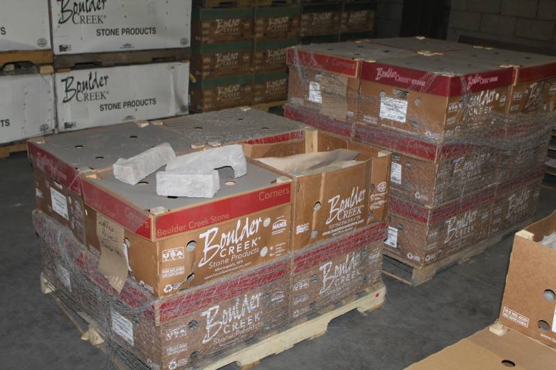 lot 261 image: Lot of (20 Boxes) Boulder Creek Prairie Bluff Chandler 90 Degree Corners