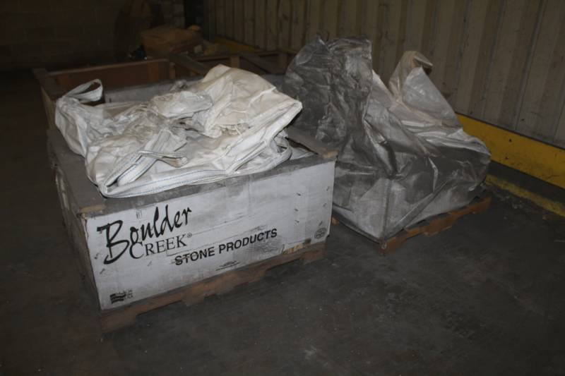 lot 290 image: Lot of (2 Pallets) Bags
