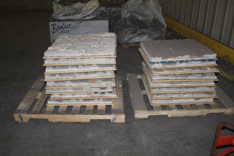 lot 286 image: Lot of (17) Boulder Creek Flats 30x30in., 48x53in.