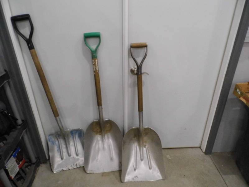lot 7 image: Shovels