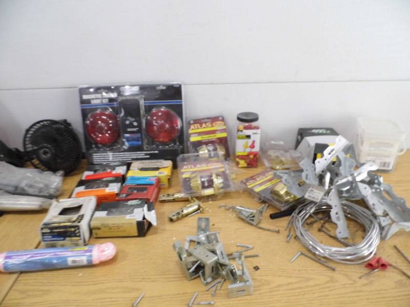 lot 24 image: Trailer Lights - Hardware