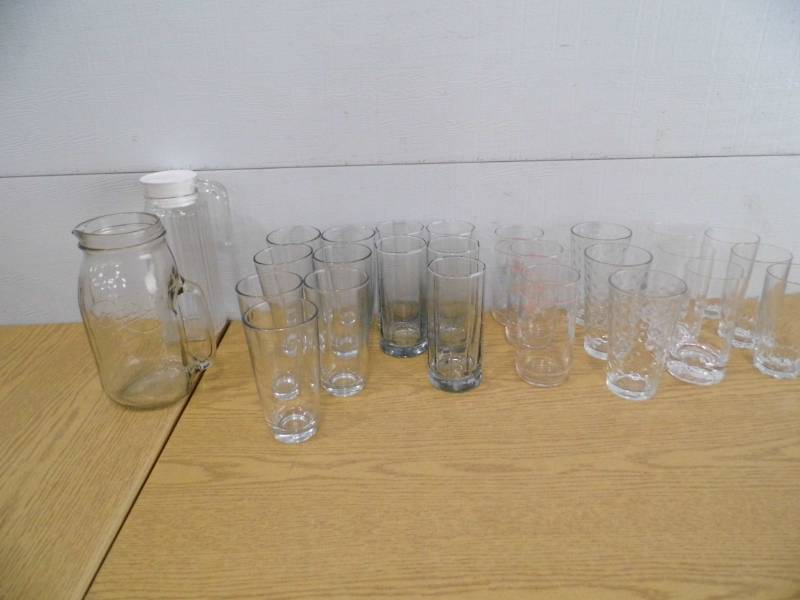 lot 41 image: Glasses