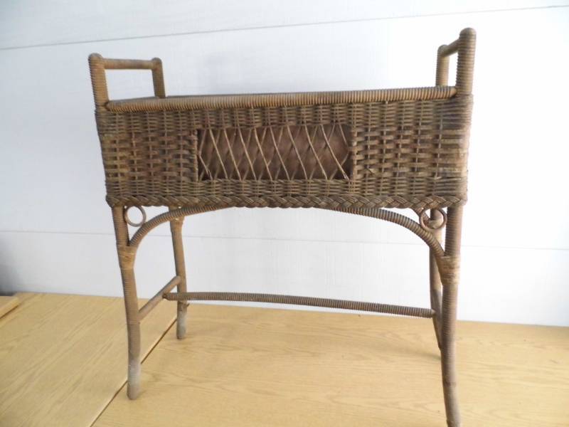 lot 72 image: Antique Wicker Planter