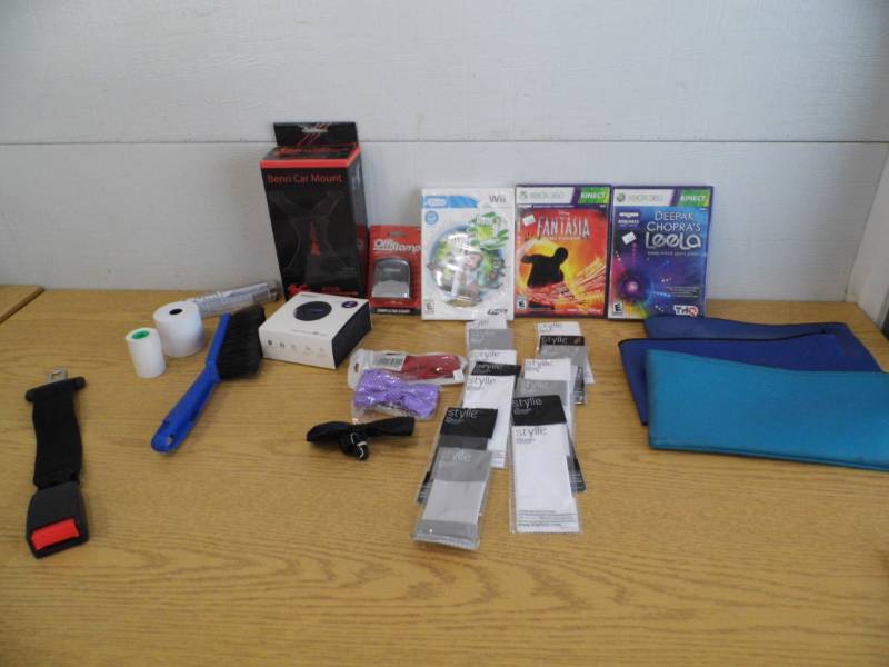 lot 90 image: Wii Game - XBox360 Games - Micro Cloths