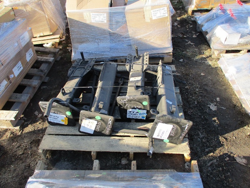 lot 14 image: 4 - LANDING LEGS