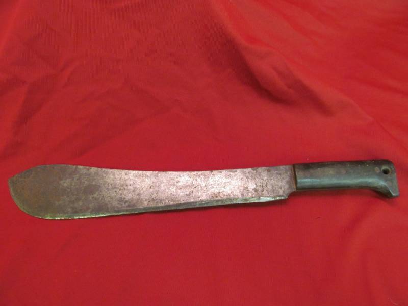 lot 10 image: military machete
