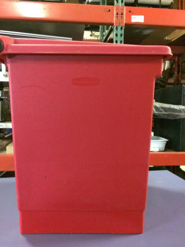 lot 21 image: Trashbin