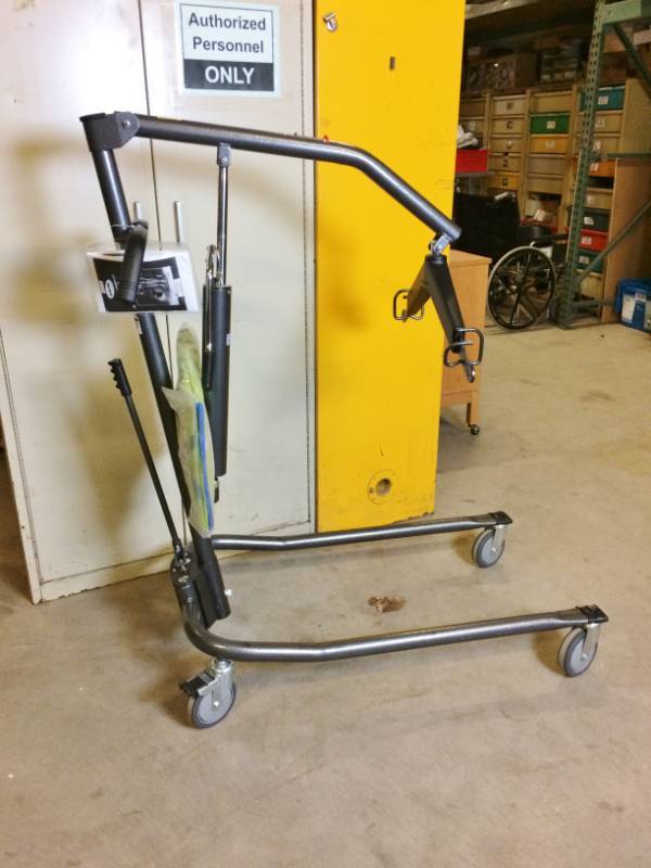 lot 42 image: Invacare Portable Patient Lift With Sling - Appears New