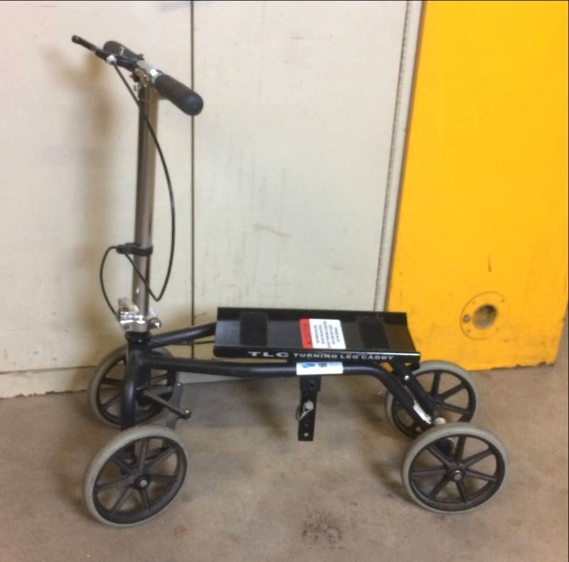 lot 37 image: TLC Turning Leg Caddy&nbspPatient-powered Knee Scooter
