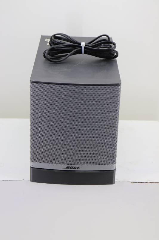 lot 9 image: Bose Speaker