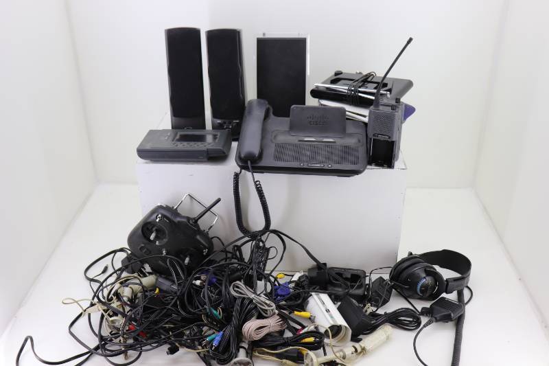 lot 13 image: Box of misc ElectronicsCablesMisc