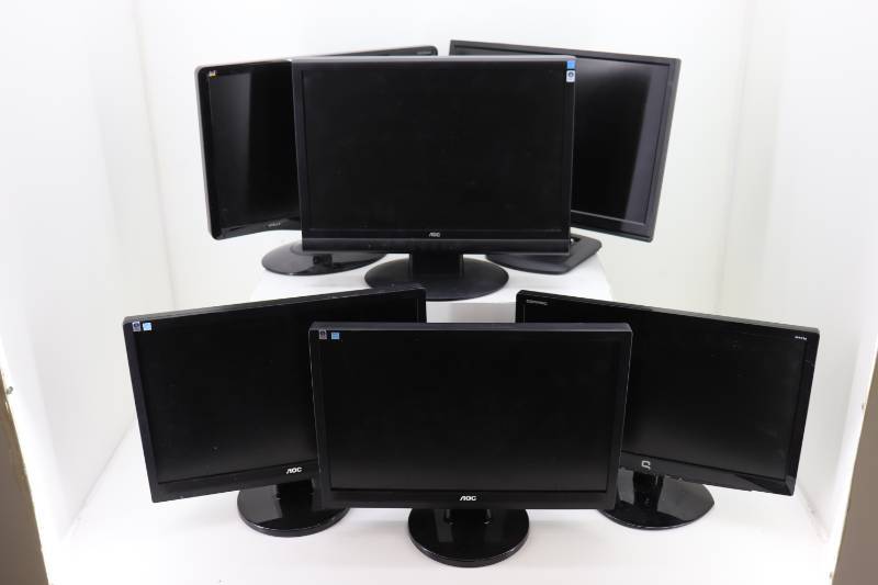 lot 14 image: 6 VGADVI Monitors w Stands